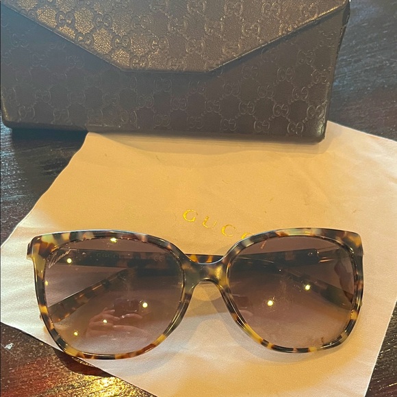 Gucci Brown Tortoise Sunglasses - Picture 1 of 4